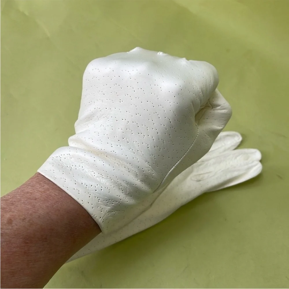New vintage light cream leather gloves